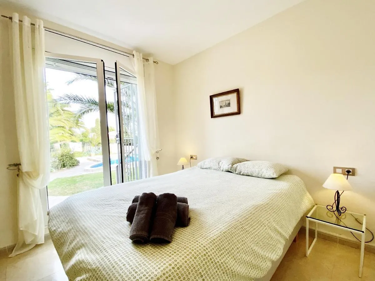 لاميتّيا ذي مار Villa Jacaranda Stunning 3Bedroom Villa With Air-Conditioning & Private Swimming Pool لاميتّيا ذي مار
