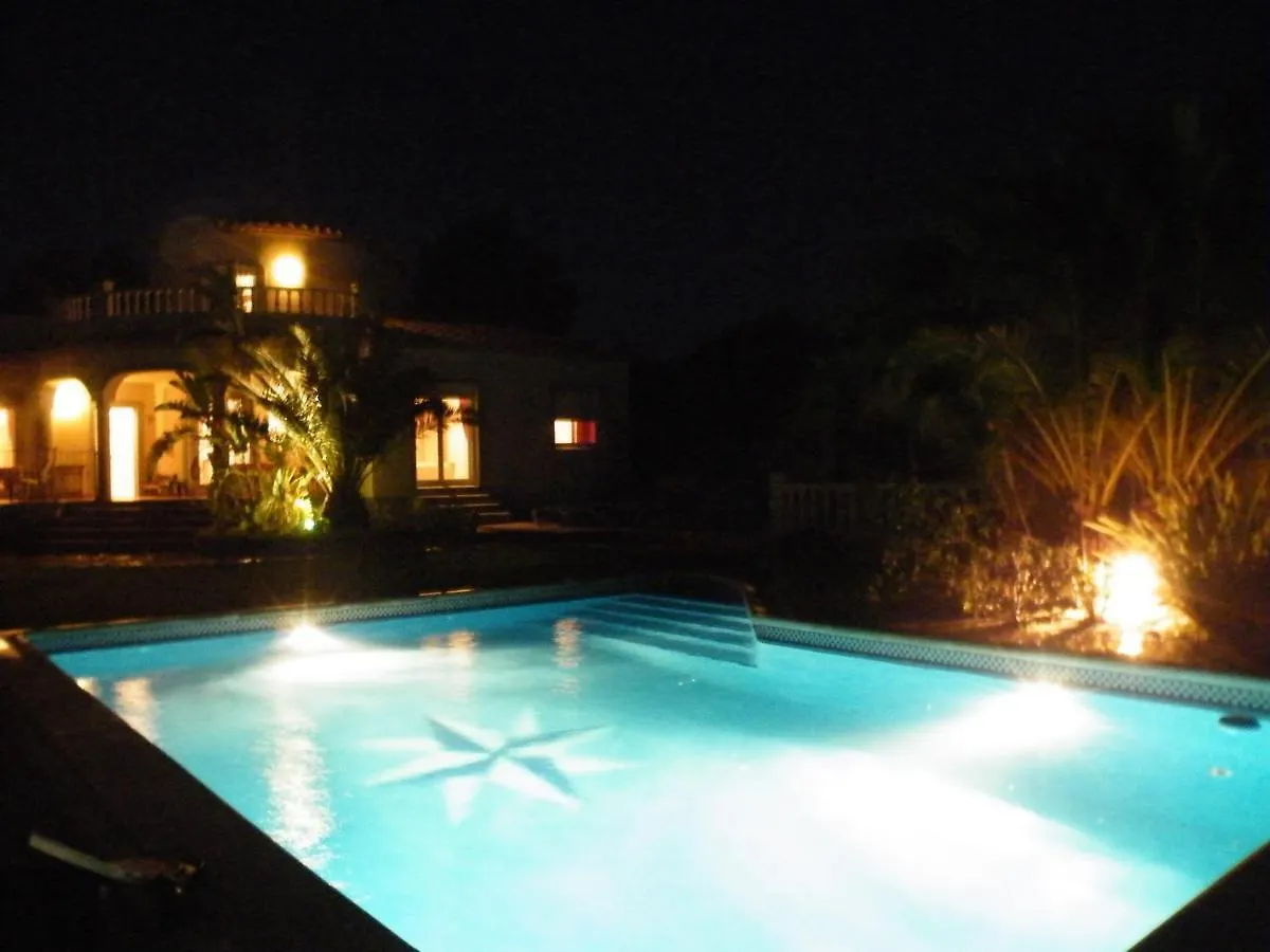 لاميتّيا ذي مار Villa Jacaranda Stunning 3Bedroom Villa With Air-Conditioning & Private Swimming Pool لاميتّيا ذي مار